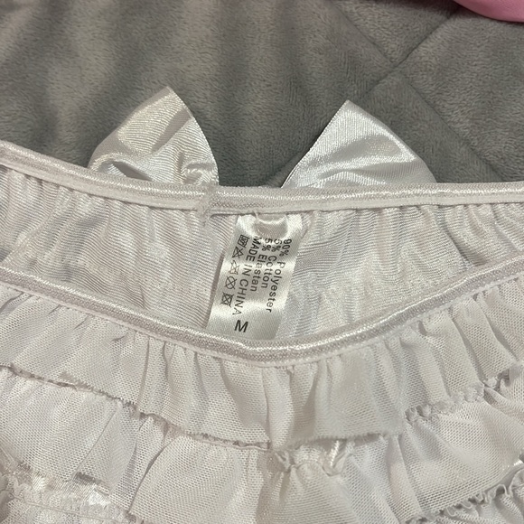 🩷 NEW sexy outfit! Pink open/tie front crop top & ruffled boy shorts w/bow. - Picture 5 of 6